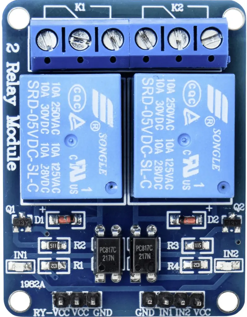 Un esempio di modulo con doppio relè optoisolato usato in questo progetto