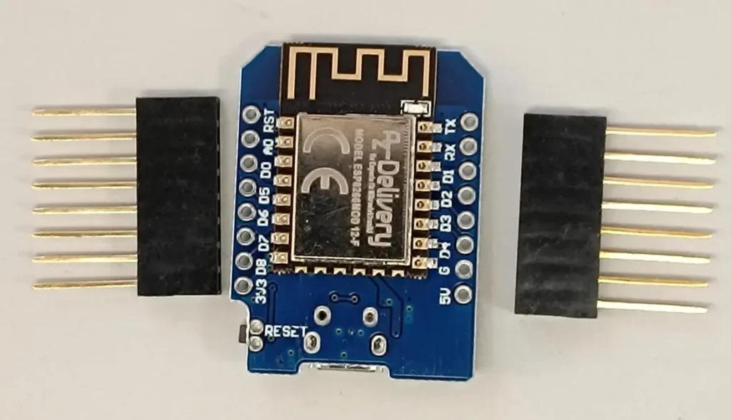 The Wemos D1 Mini device with female connectors equipped with long terminals The Wemos D1 Mini device with female connectors equipped with long terminals