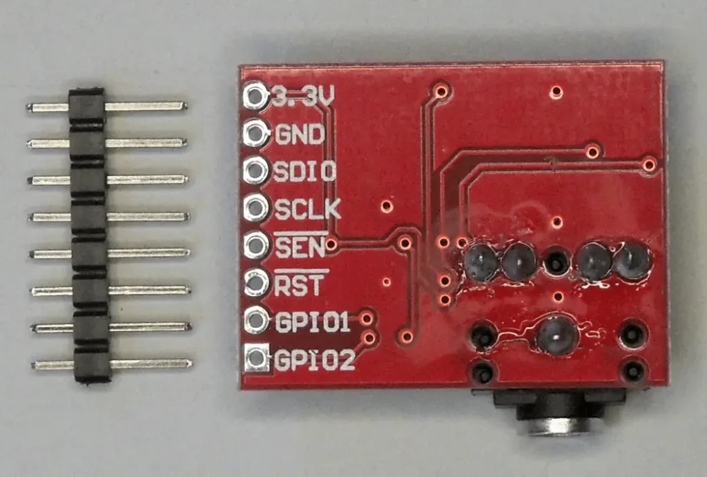 The Si4703 module seen from behind with the connector to be soldered